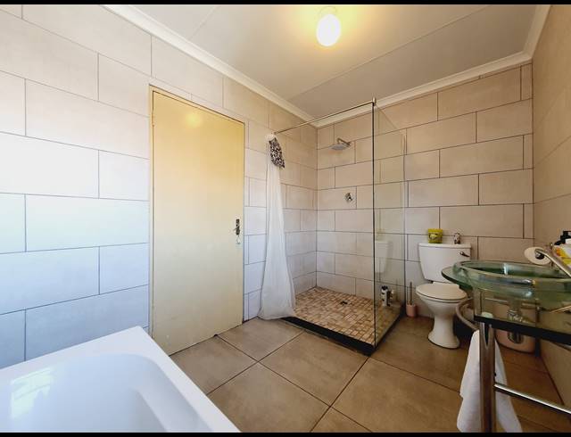 2 BEDROOM APARTMENT RENTED IN OAKDENE